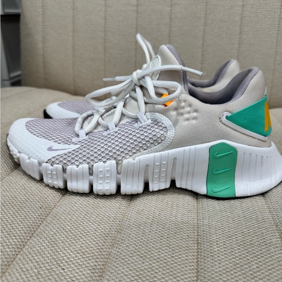 Nike Free Metcon 6 White and Light Green Running Shoes size 9.5 women - Picture 1 of 8